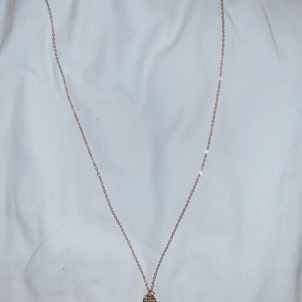 dainty gold necklace